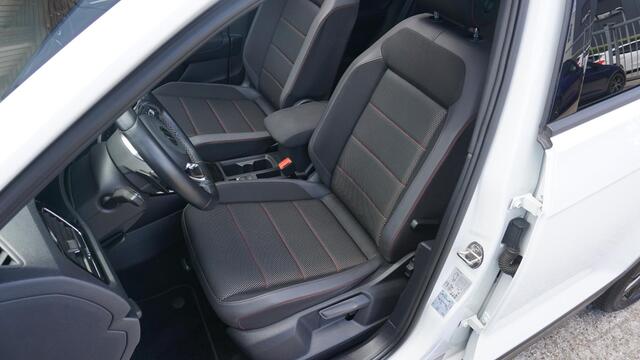 Volkswagen T-Roc 1.5 TSI 150PK DSG Sport & Black Style Pano.Dak Virtual Cockpit 18inch LM LED A-camera *Zeer Nette T-Roc*