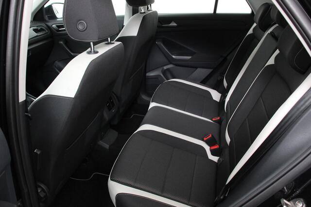 Volkswagen T-Roc 1.5 TSI 150pk DSG Sport Plus | Navigatie | Climate Control | Cruise control adaptief | Camera | Parkeer sensoren | Electrisch bedienbare achterklep| Lichtmetalen Velgen