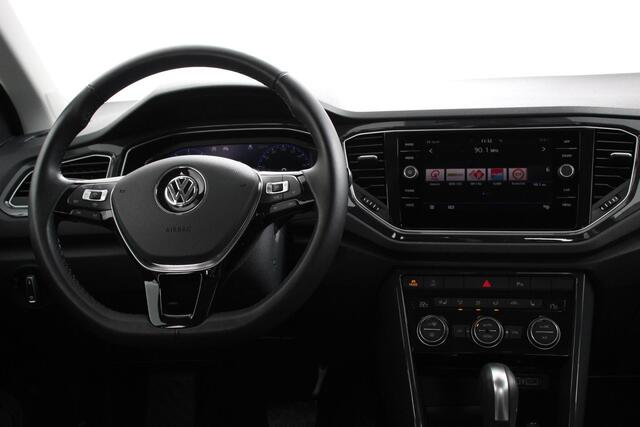 Volkswagen T-Roc 1.5 TSI 150pk DSG Sport Plus | Navigatie | Climate Control | Cruise control adaptief | Camera | Parkeer sensoren | Electrisch bedienbare achterklep| Lichtmetalen Velgen