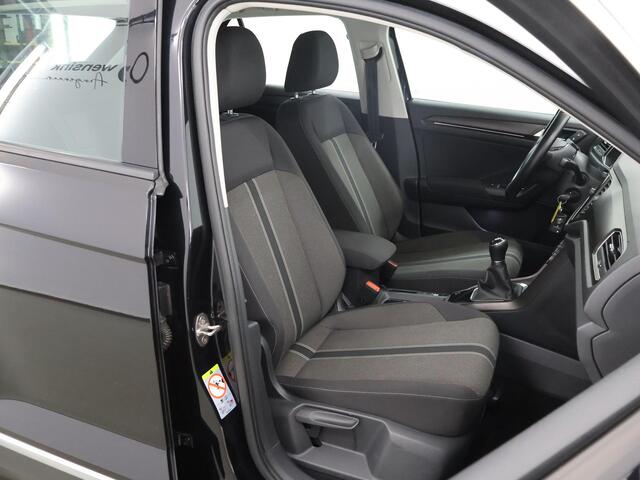 Volkswagen T-Roc 1.5 TSI Style | Stoel/Stuurwielverwarming | Parkeercamera | Climate Control | Apple Carplay/Android Auto |