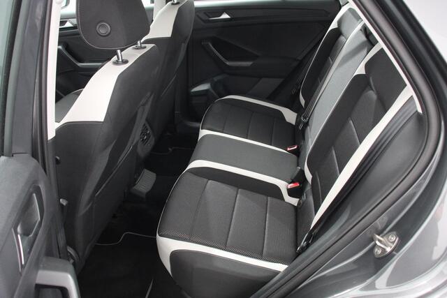 Volkswagen T-Roc 1.5 TSI DSG Sport | Navigatie | Apple Carplay/Android Auto | Adaptieve Cruise Control | Digitale Cockpit | Camera | Elektrische Achterklep |