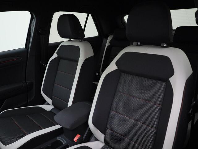 Volkswagen T-Roc 1.5 TSI 150pk DSG Sport Business R · Navigatie · Trekhaak · Camera + Parkeersensoren ·