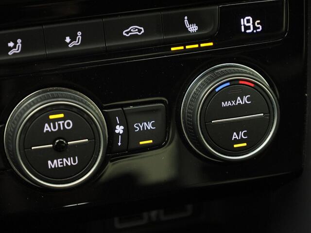 Volkswagen T-Roc 1.5 TSI 150pk DSG Sport Business R · Navigatie · Trekhaak · Camera + Parkeersensoren ·