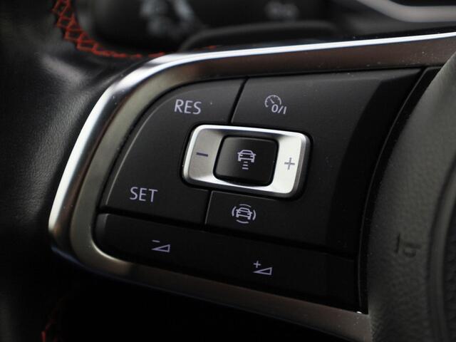 Volkswagen T-Roc 1.5 TSI 150pk DSG Sport Business R · Navigatie · Trekhaak · Camera + Parkeersensoren ·