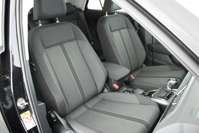 Volkswagen T-Roc 1.5 TSI 150pk DSG Life Edition Camera Navigatie ACC Carplay Keyless Led