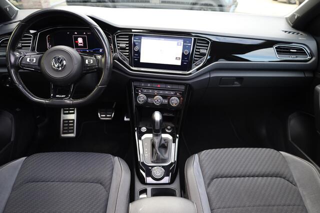 Volkswagen T-Roc 2.0 TSI 4Motion R DOWNPIPE STAGE-2 CAMERA PANO ACC CARPLAY DAB NAVI BEATS 19"LMV ELEK.ACHTERKLEP ZWARTE-HEMEL TREKHAAK-AFN STOELVERW. ENZ!
