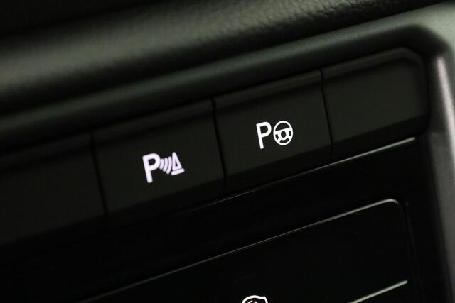 Volkswagen T-Roc Life Edition 1.0 TSI 85 kW / 116 pk | LED | Camera | Park Assist | Keyless | 17 inch