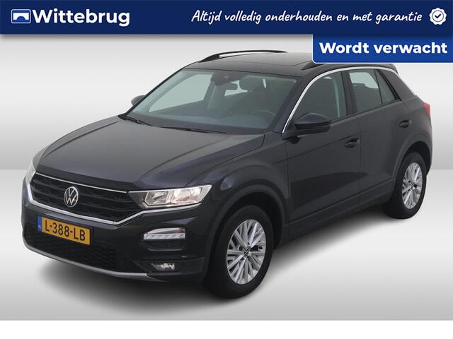 Volkswagen T-Roc 1.0 TSI Style Panoramadak / App-connect / Trekhaak / Parkeersensoren / Airco / Cruise