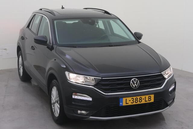 Volkswagen T-Roc 1.0 TSI Style Panoramadak / App-connect / Trekhaak / Parkeersensoren / Airco / Cruise