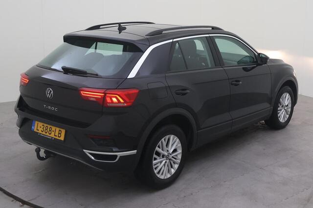Volkswagen T-Roc 1.0 TSI Style Panoramadak / App-connect / Trekhaak / Parkeersensoren / Airco / Cruise