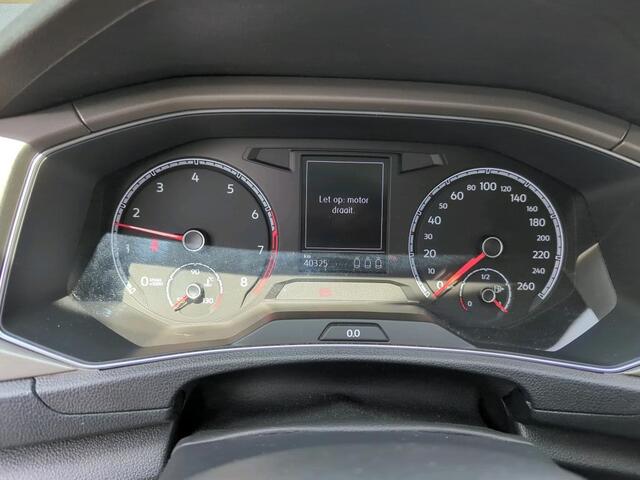 Volkswagen T-Roc 1.0 TSI Style Panoramadak / App-connect / Trekhaak / Parkeersensoren / Airco / Cruise