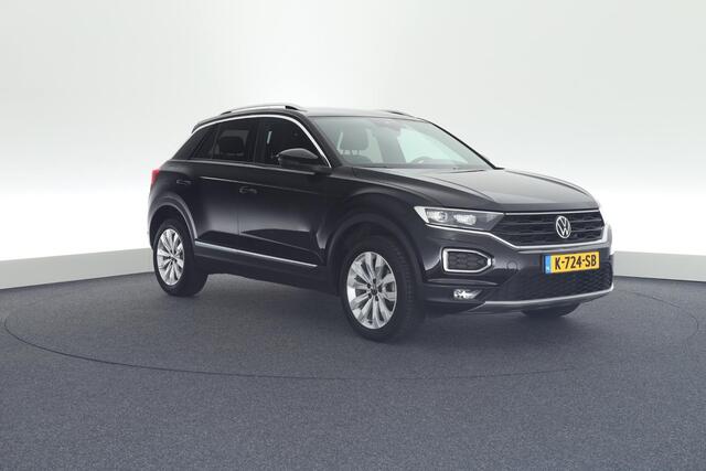 Volkswagen T-Roc 1.5 TSI 150pk DSG Sport Trekhaak Camera Virtual Cockpit Stoelverwarming Navigatie