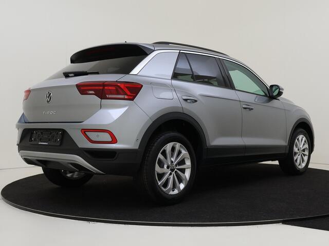 Volkswagen T-Roc 1.0 TSI Life Edition | Achteruitrijcamera | Keyless entry | Privacy glass achter | Apple carplay / Android auto | 17 inch LM velgen
