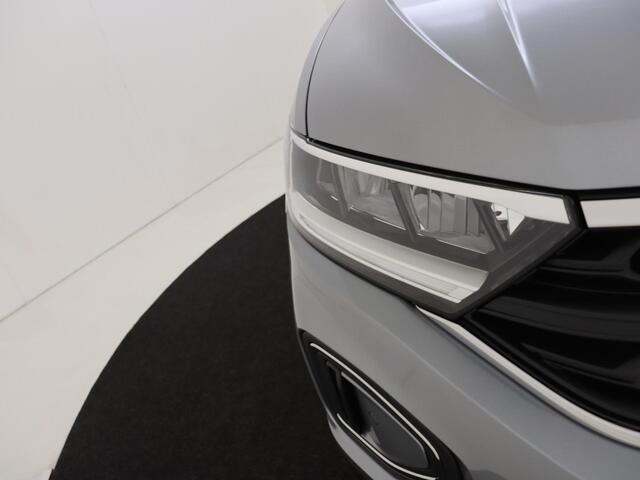 Volkswagen T-Roc 1.0 TSI Life Edition | Achteruitrijcamera | Keyless entry | Privacy glass achter | Apple carplay / Android auto | 17 inch LM velgen