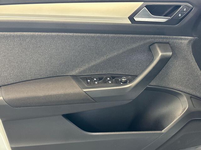 Volkswagen T-Roc 1.5 TSI 150pk Life Business Carplay / Trekhaak / Adaptive Cruise Control