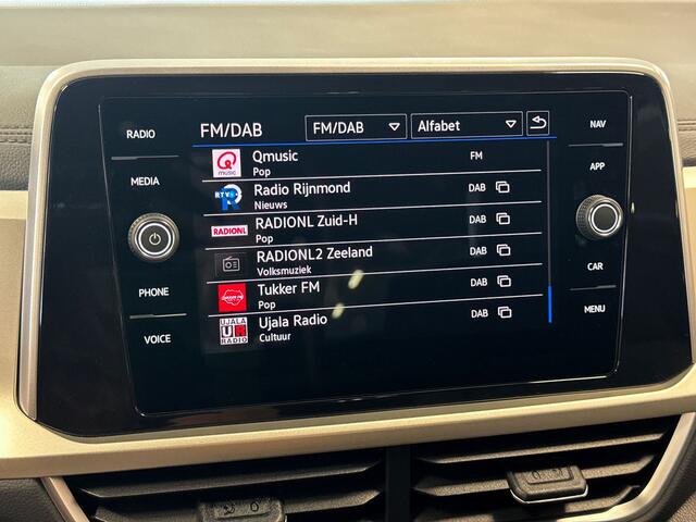 Volkswagen T-Roc 1.5 TSI 150pk Life Business Carplay / Trekhaak / Adaptive Cruise Control