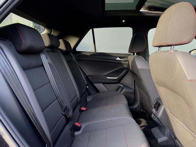 Volkswagen T-Roc 1.5 TSI Sport Virtual Pano Camera ACC Automaat