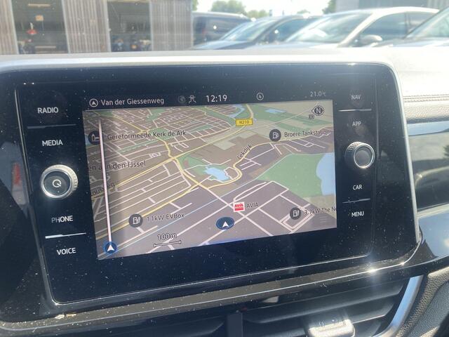 Volkswagen T-Roc 1.5TSI/150PK R-Line DSG · Navigatie · App connect · Camera + Parkeersensoren