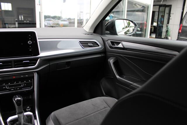 Volkswagen T-Roc 1.5 TSI Style | Carplay | Trekhaak | Cruise |