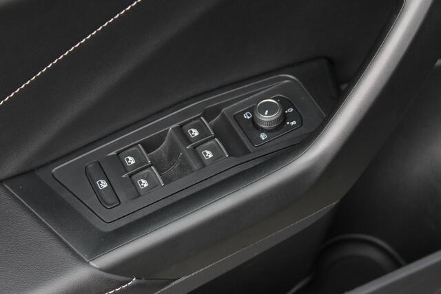 Volkswagen T-Roc 1.5 TSI Style | Carplay | Trekhaak | Cruise |