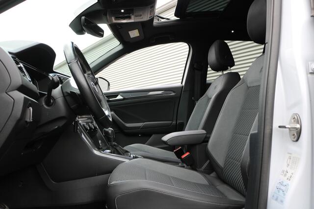 Volkswagen T-Roc 2.0 TSI 4Motion R-Line DSG 190PK (Panodak VirtualCockpit Carplay ACC Camera Full-Led 19InchLMV PrivacyGlass Pdc V+A)