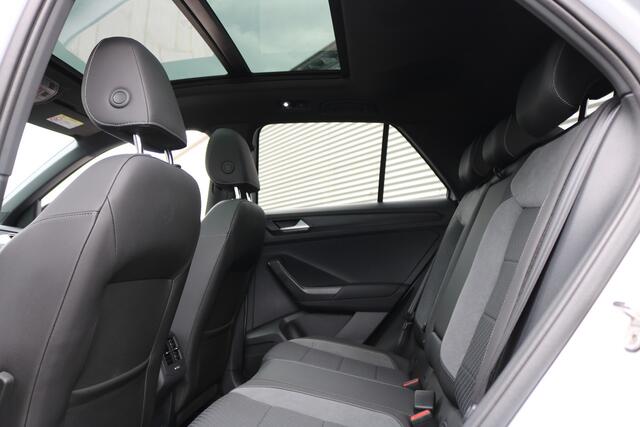 Volkswagen T-Roc 2.0 TSI 4Motion R-Line DSG 190PK (Panodak VirtualCockpit Carplay ACC Camera Full-Led 19InchLMV PrivacyGlass Pdc V+A)