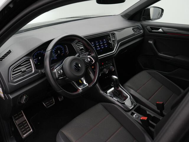 Volkswagen T-Roc 1.5 TSI 150 pk DSG Sport | Panoramadak | Trekhaak | Achteruitrijcamera | Navigatie | Stoelverwarming