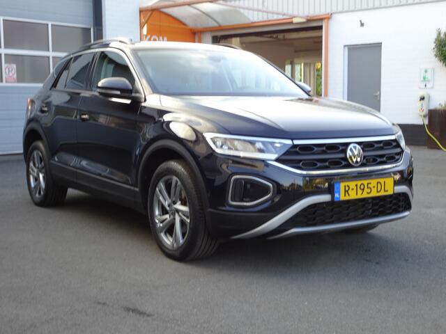 Volkswagen T-Roc 1.0 TSI Life 75 Edition Airco, cruise controle, licht metalen velgen, parkeersensoren, navigatie, achteruitrijcamera, enz.