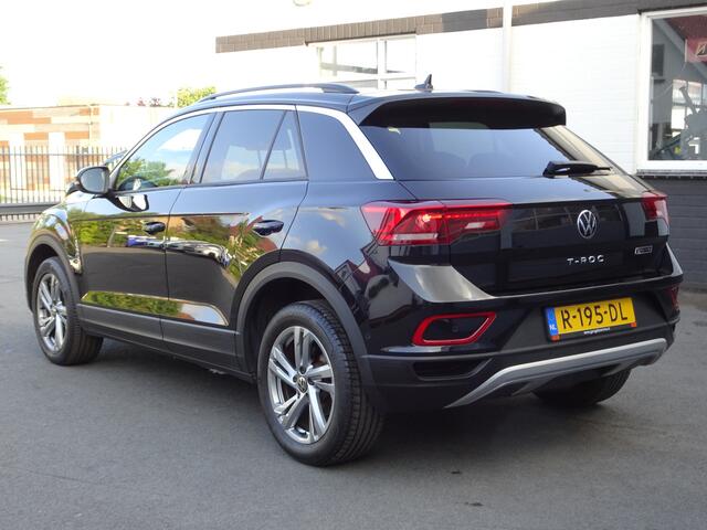 Volkswagen T-Roc 1.0 TSI Life 75 Edition Airco, cruise controle, licht metalen velgen, parkeersensoren, navigatie, achteruitrijcamera, enz.
