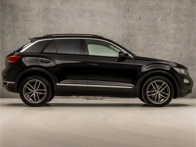 Volkswagen T-Roc 1.0 TSI Sport (APPLE CARPLAY, GROOT NAVI, PARKEERSENSOREN, SPORTSTOELEN, ADAPTIVE CRUISE, DAB+, NIEUWE APK, NIEUWSTAAT)
