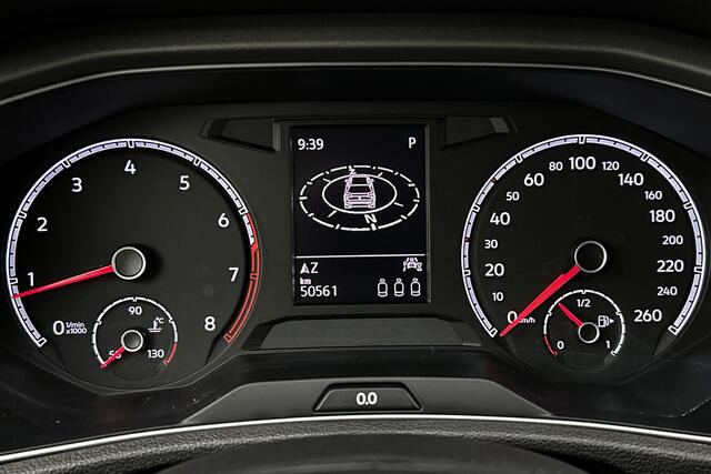 Volkswagen T-Roc 1.5 TSI Style | Trekhaak | Parkeersensoren | Adaptieve cruise control