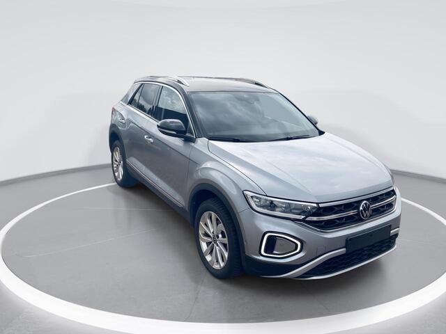 Volkswagen T-Roc 1.5 TSI 110kW/150PK DSG SUV 7 versn. DSG · Navigatie · App connect · Parkeersensoren