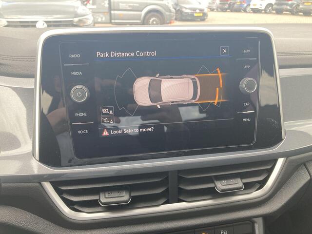 Volkswagen T-Roc 1.5 TSI 110kW/150PK DSG SUV 7 versn. DSG · Navigatie · App connect · Parkeersensoren