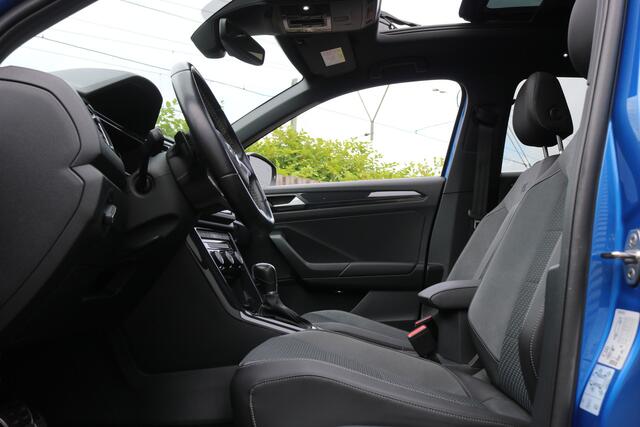 Volkswagen T-Roc 1.5 TSI R-Line DSG (Panodak VirtualCockpit ACC Camera Keyless Trekhaak Full-Led 19InchLMV PrivacyGlass Pdc V+A)
