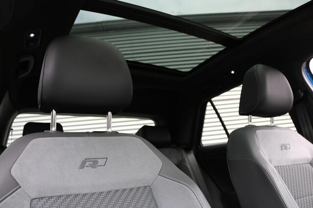 Volkswagen T-Roc 1.5 TSI R-Line DSG (Panodak VirtualCockpit ACC Camera Keyless Trekhaak Full-Led 19InchLMV PrivacyGlass Pdc V+A)