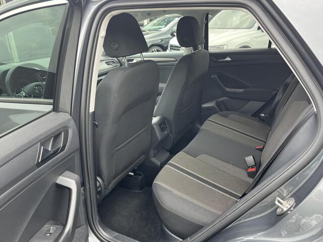 Volkswagen T-Roc 1.5 TSi DSG Sport | NAV. | CAMERA | TREKHAAK | STOELVERW. |