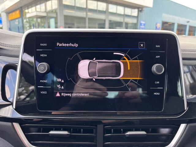 Volkswagen T-Roc 1.5 TSI R-LINE 150PK AUTOMAAT NAVI LMV PDC WINTERPACK
