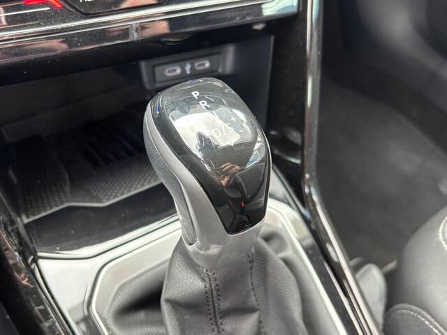 Volkswagen T-Roc 1.5 TSI R-LINE 150PK AUTOMAAT NAVI LMV PDC WINTERPACK