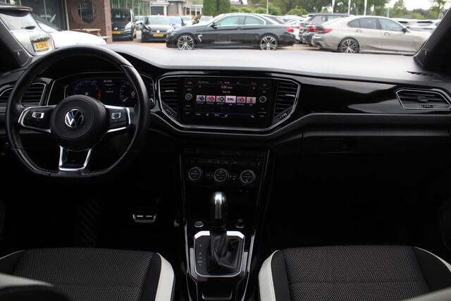 Volkswagen T-Roc 1.5 TSI Sport / Trekhaak / Panoramadak / Camera / 18'' / Dodehoek / Elektr. achterklep / Apple CarPlay / DAB / ACC