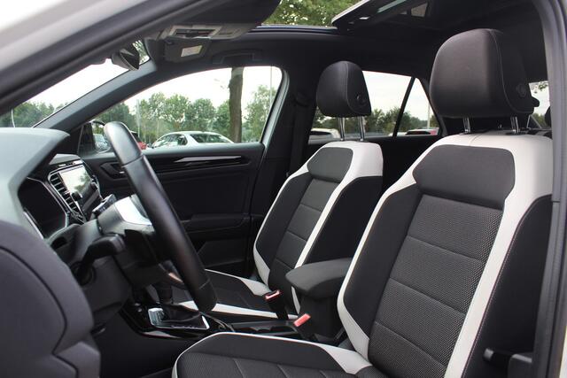 Volkswagen T-Roc 1.5 TSI Sport / Trekhaak / Panoramadak / Camera / 18'' / Dodehoek / Elektr. achterklep / Apple CarPlay / DAB / ACC