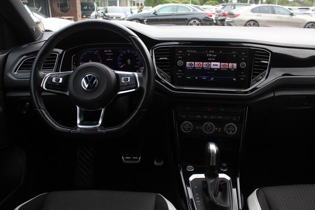 Volkswagen T-Roc 1.5 TSI Sport / Trekhaak / Panoramadak / Camera / 18'' / Dodehoek / Elektr. achterklep / Apple CarPlay / DAB / ACC