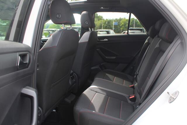 Volkswagen T-Roc 1.5 TSI Sport / Trekhaak / Panoramadak / Camera / 18'' / Dodehoek / Elektr. achterklep / Apple CarPlay / DAB / ACC