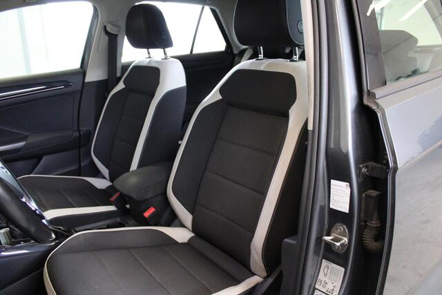 Volkswagen T-Roc 1.5 TSI Sport LED - Camera - Virtual - Trekhaak - Stoelverwarming