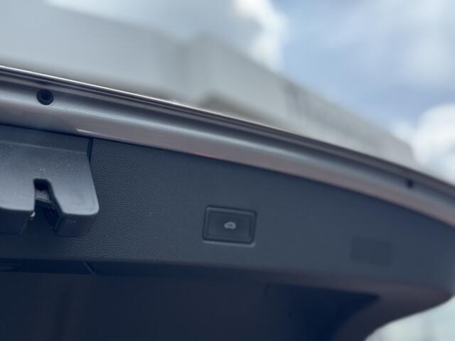 Volkswagen T-Roc 1.5 TSI R-Line | Trekhaak | Pano | Keyless | Camera
