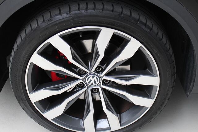 Volkswagen T-Roc 1.5 TSI Sport Business R | Navigatie | Panoramadak | PDC + Camera | LM'19
