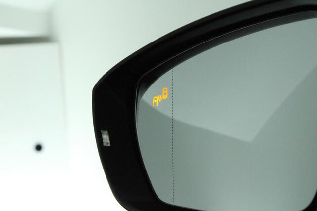 Volkswagen T-Roc 1.5 TSI 150pk DSG Sport Trekhaak Camera Led Virtual Cockpit Stoelverwarming Navigatie