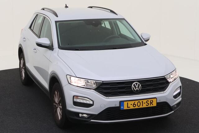 Volkswagen T-Roc 1.0 TSI Style / Navigatie / Climate controle / Camera / Parkeer sensoren V+A / Lichtmetaal 16 inch /