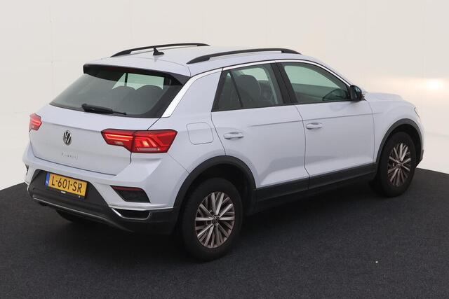 Volkswagen T-Roc 1.0 TSI Style / Navigatie / Climate controle / Camera / Parkeer sensoren V+A / Lichtmetaal 16 inch /