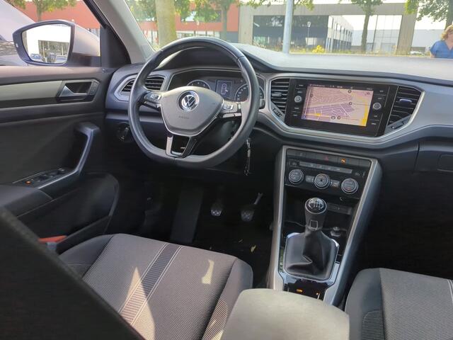 Volkswagen T-Roc 1.0 TSI Style / Navigatie / Climate controle / Camera / Parkeer sensoren V+A / Lichtmetaal 16 inch /