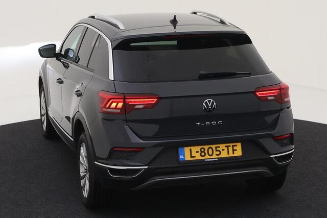 Volkswagen T-Roc 1.5 TSI Sport / Digitaal dashboard / Navigatie / Climate controle / Camera / Lichtmetaal 17 inch /